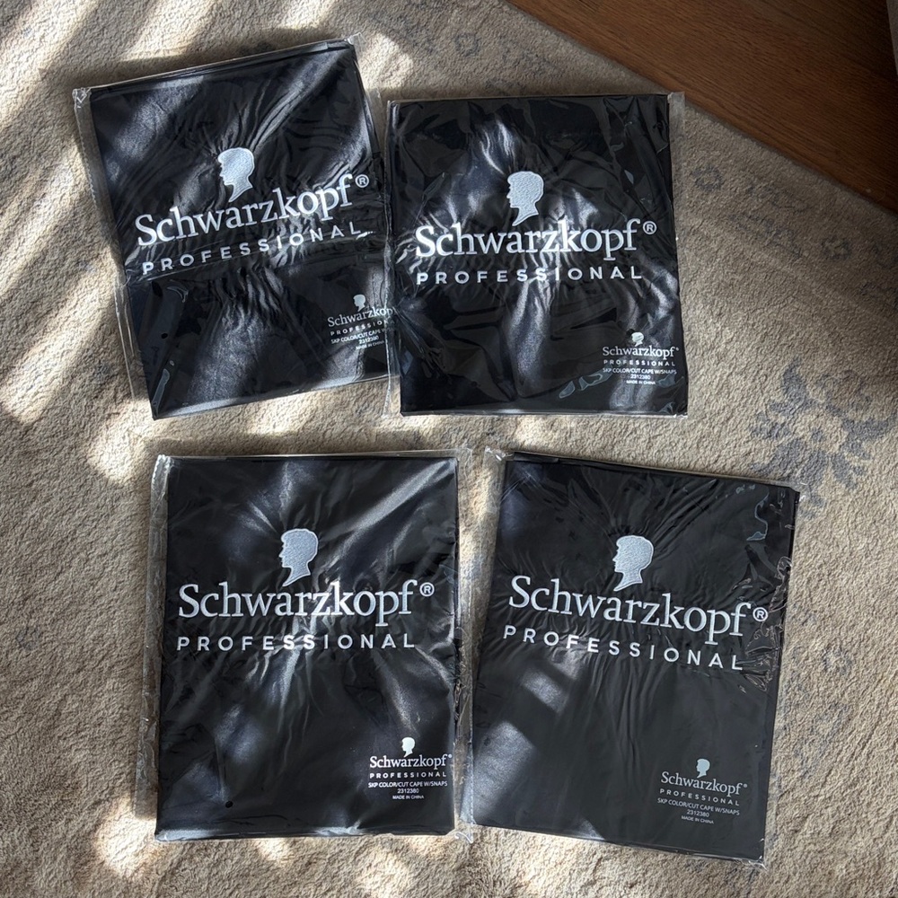 Schwarzkopf Professional Black Capes